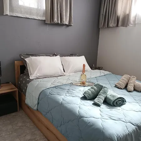 Thea Pastida, Rhodes