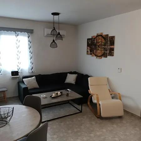 Thea Rhodes Apartman